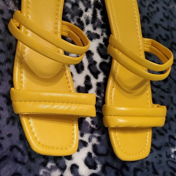 Shein Size 7 Sandals - Picture 6 of 8